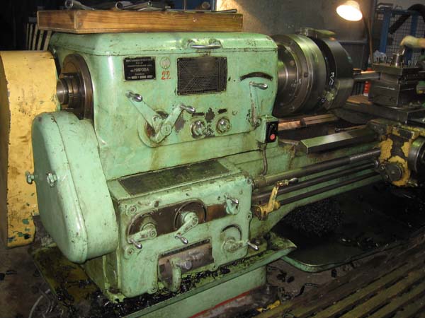 ДИП-300 (1д63а) Загальний вигляд токарно-гвинторізного верстата